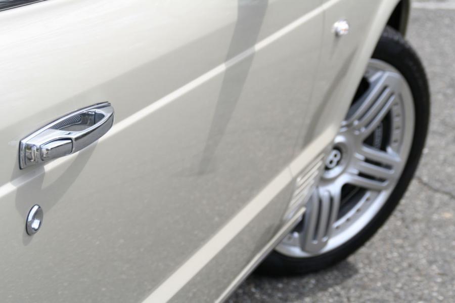 Детали экстерьера Bentley Brooklands 2009 года  (NA) (фото 42 из 55)